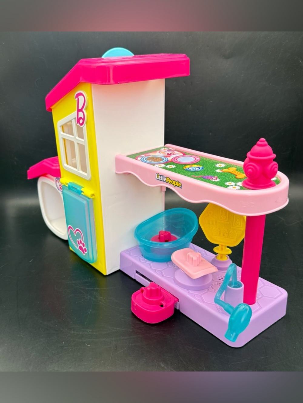 Fisher-Price Little People Barbie Pet Spa & Car w/Sounds, 3 Girls & 2 Pets WORKS - Picture 4 of 14